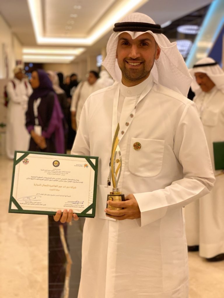 Hassan Yacoub receiving the 'Best Small Business' award at the 11th Annual Excellence Awards for Small Enterprises in Saudi Arabia